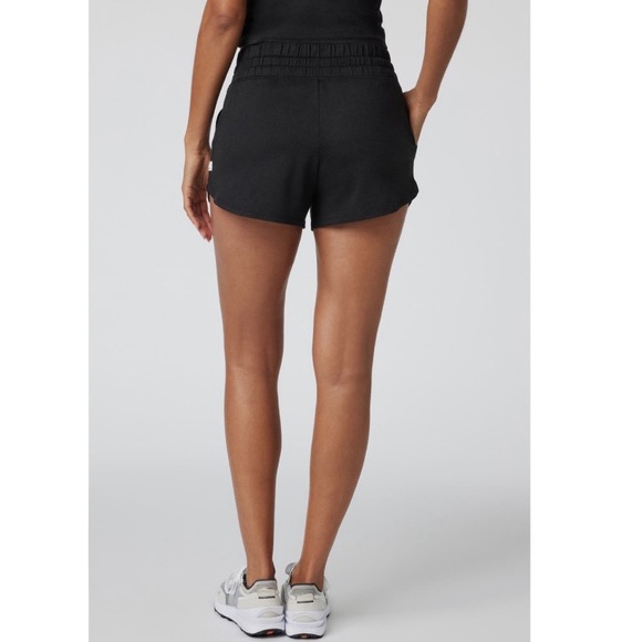 Vuori Halo 2.0 Performance Shorts - Picture 2 of 2